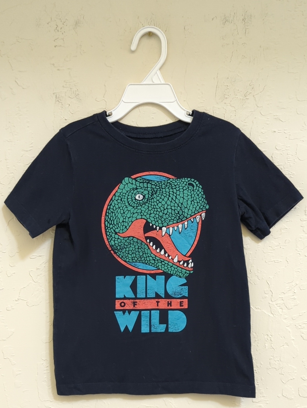 3/$20🌟 OshKosh B'gosh Boys' Navy Blue King of the Wild T-Rex Graphic Tee Size 6